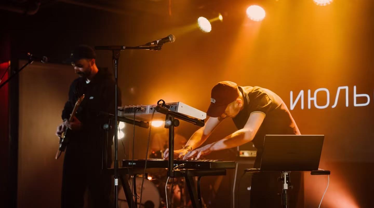 Live shot 04